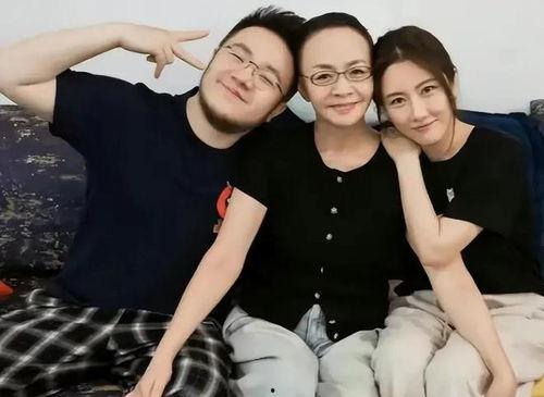 娱乐大爆料吃个瓜,明星背后的惊人真相，吃瓜群众必看！  第1张